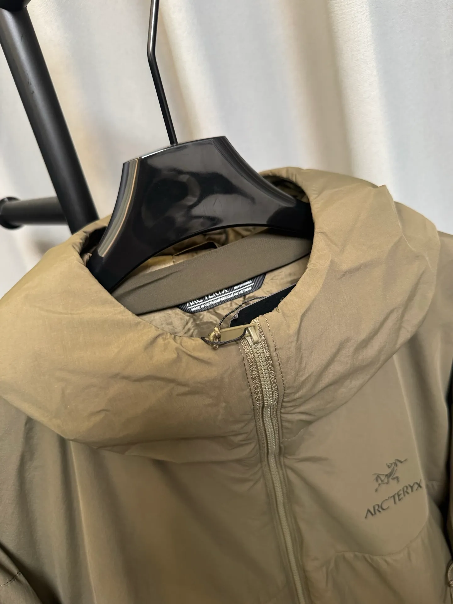 【Premium 】 Arc·teryx 26fw ! N WINDSTOPPER 2L ， Coreloft 100 ， 。 Cold Series ， ， ， ！ ， 。 windstopper ,n Gossamera Fusion WS。 ， ： 1： WINDSTOPPER ， ， ， ， 。 Coreloft ， 。 。 2： 。 3： ， ， 。 4： ， ， 。 ， ， 。 ！ ， ！ ： / Gray/ Size：s/m/l/xl/xxl
